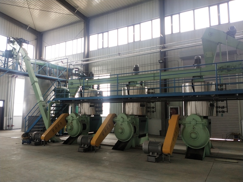 Ligne de production complète d'équipement de pressage d'huile de graines de colza et de tournesol 20T-250T/D(图1)